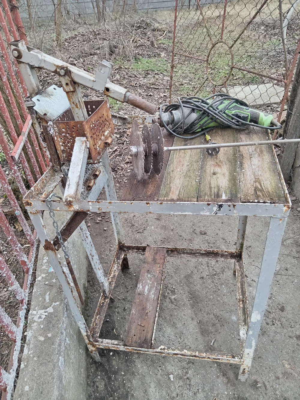 Papírbrikett gyártó kézi gép eladó