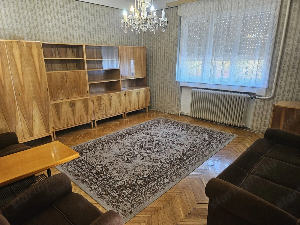 XX. kertes házas övezetében 100 nm-es családi ház, nagy garázzsal  és melléképülettel eladó