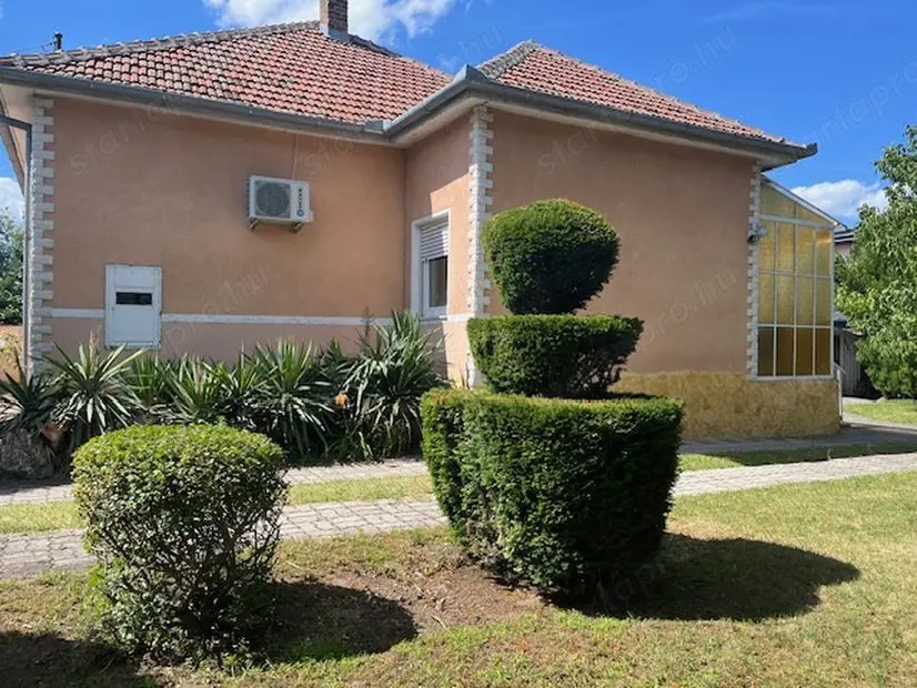 Taksony központjához közel felújított földszintes 71 nm 2 szobás családi ház 575 nm telekkel