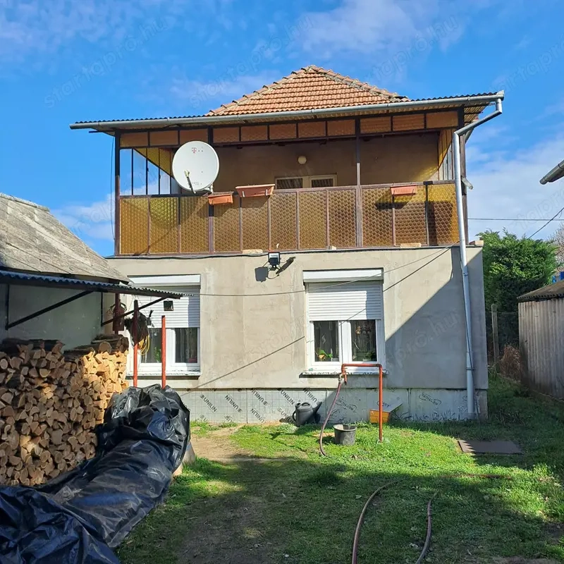 Monor zártkerti részén, 60 m2-es ház 2010 m2-es telekkel