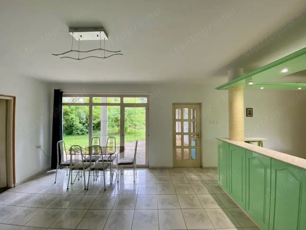 Nagy telek, lakóház és istálló   sokoldalú birtok eladó