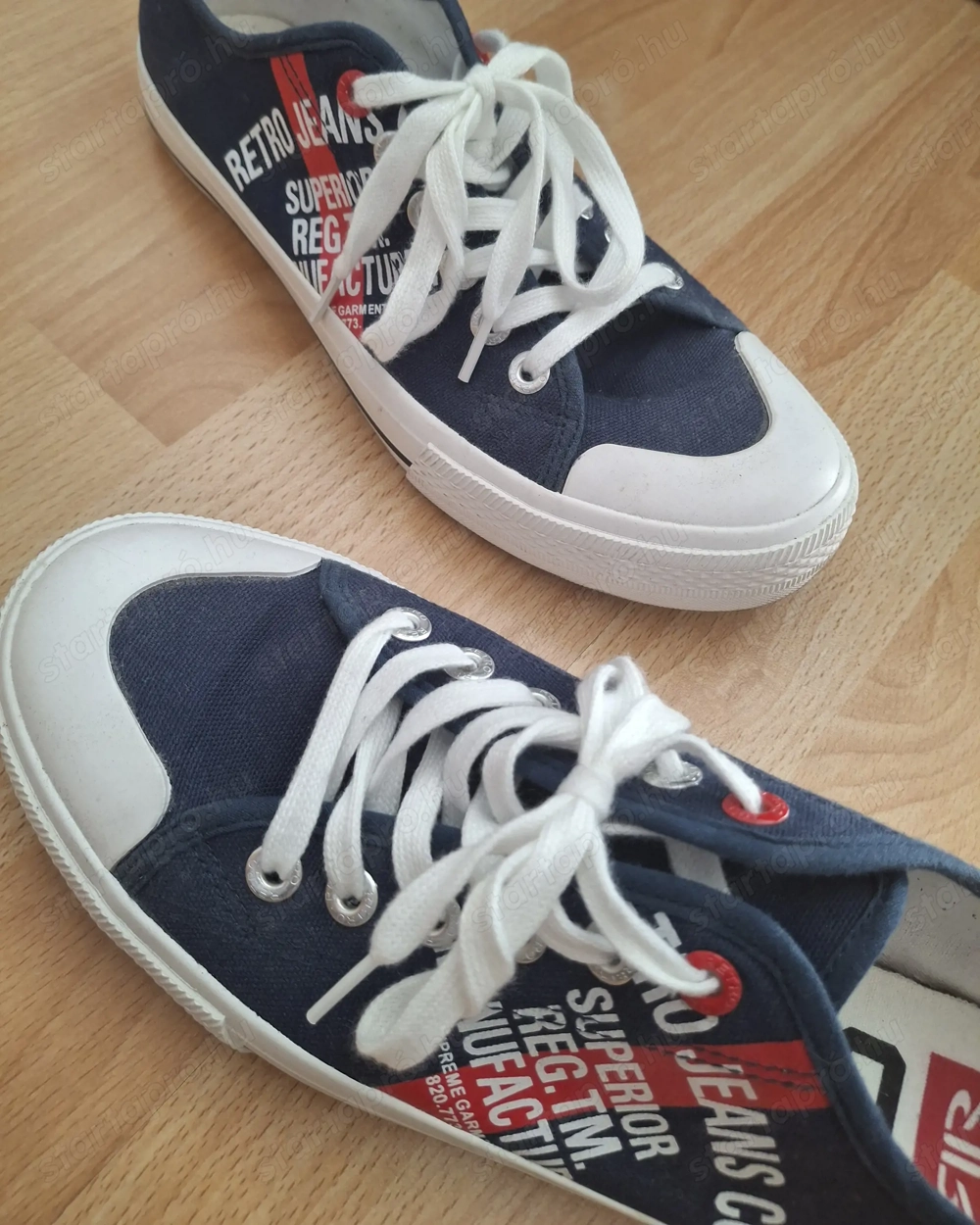 Retro tornacipő (42-43-as, új állapotban)