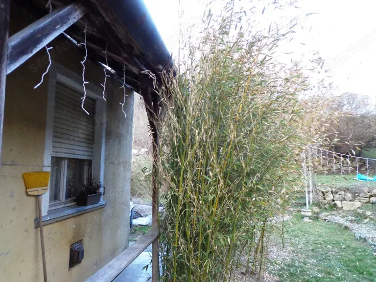 Váctól nem messze eladó egy 6 szobás családi ház Acsán