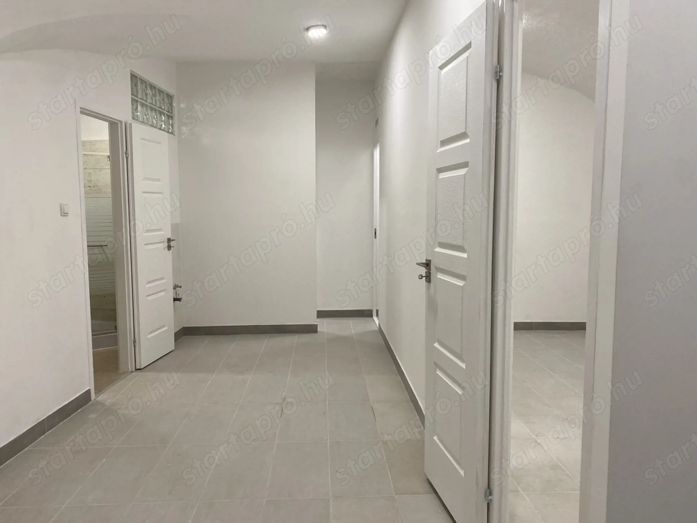 Eladó Bp., XII., utcafronti, felújított 65 nm üzlethelyiség 