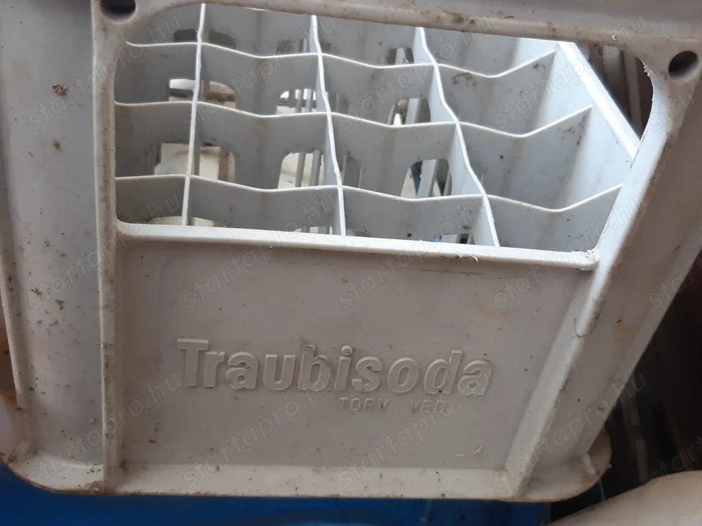 Retro Traubisuda felíratos rekesz 24 férőhelyes