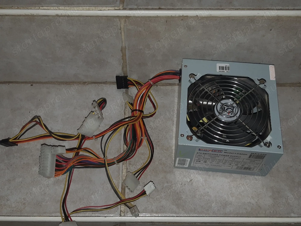LC Power LC420H 420W számítógép tápegység működő