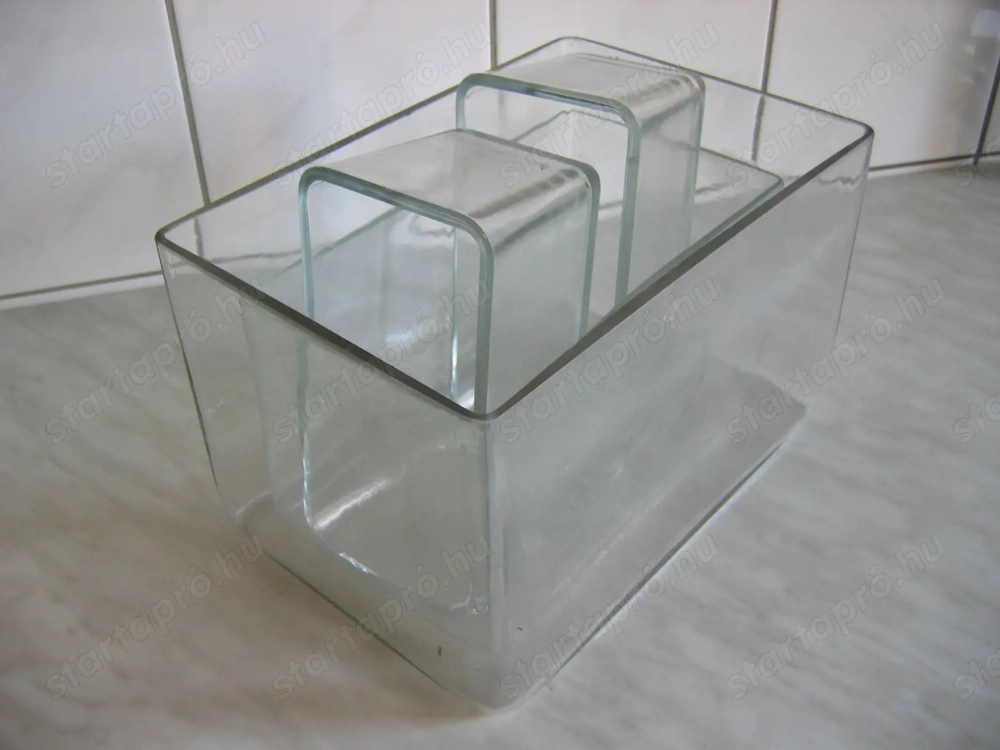 Laboratóriumi üvegkádak eladók.