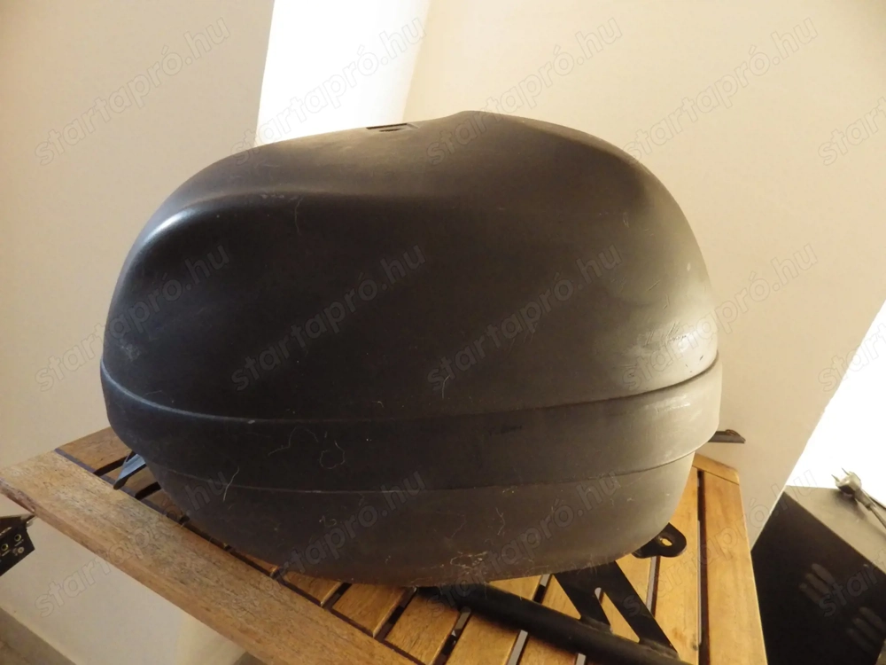 Bukósisak tartó doboz, Túra doboz piaggio x9 en volt nekem.  Siófok   