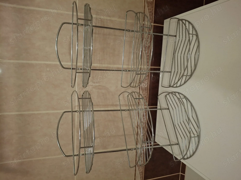 Fürdőszobai kelléktárolók 2db, jó állapotban ELADÓK!