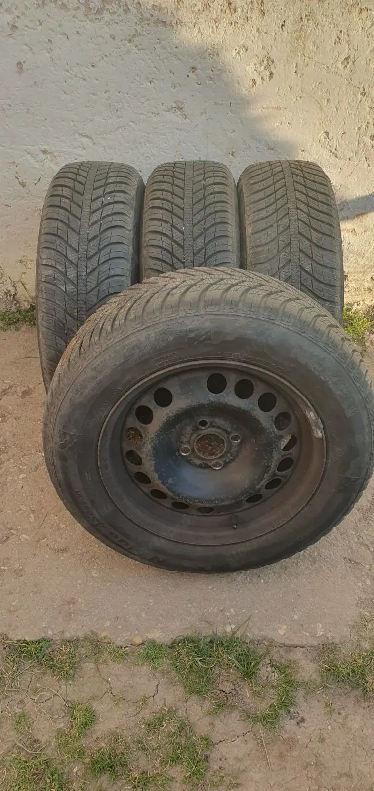 Eladó téli autógumi. 195 65R15 40.000Ft alkukepes 