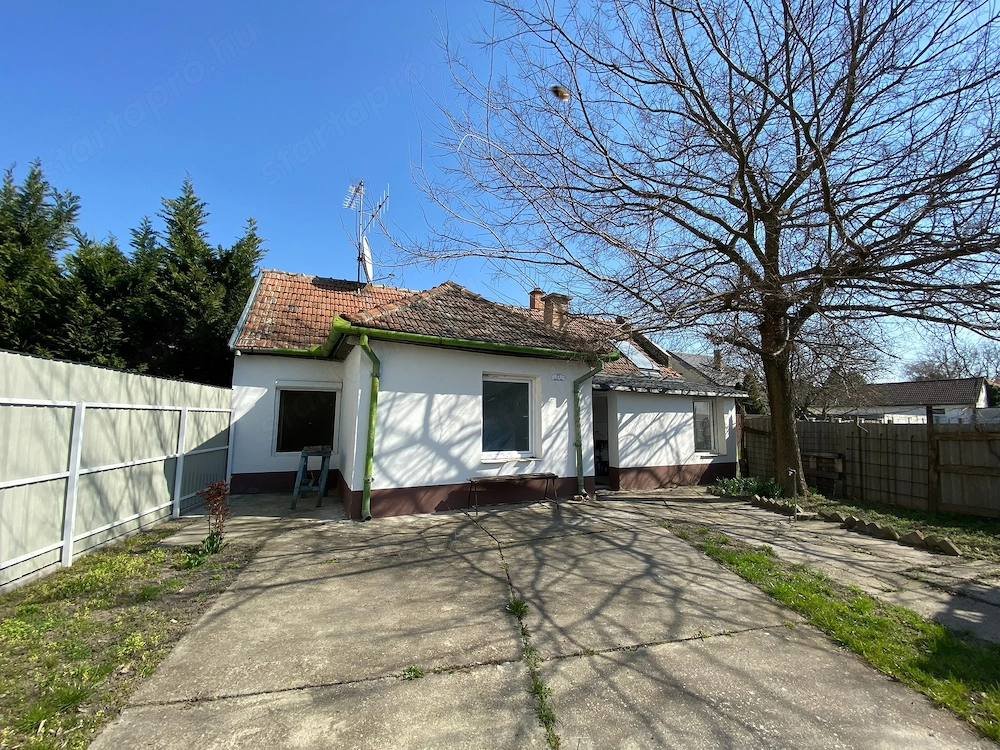 Kiskunhalas belvárosban felújítás alatt álló 2,5 szobás családi ház eladó!