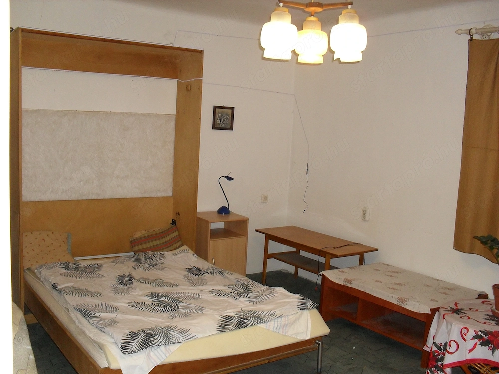 Férfi részére bútorozott lakás kiadó. Beköltözhető