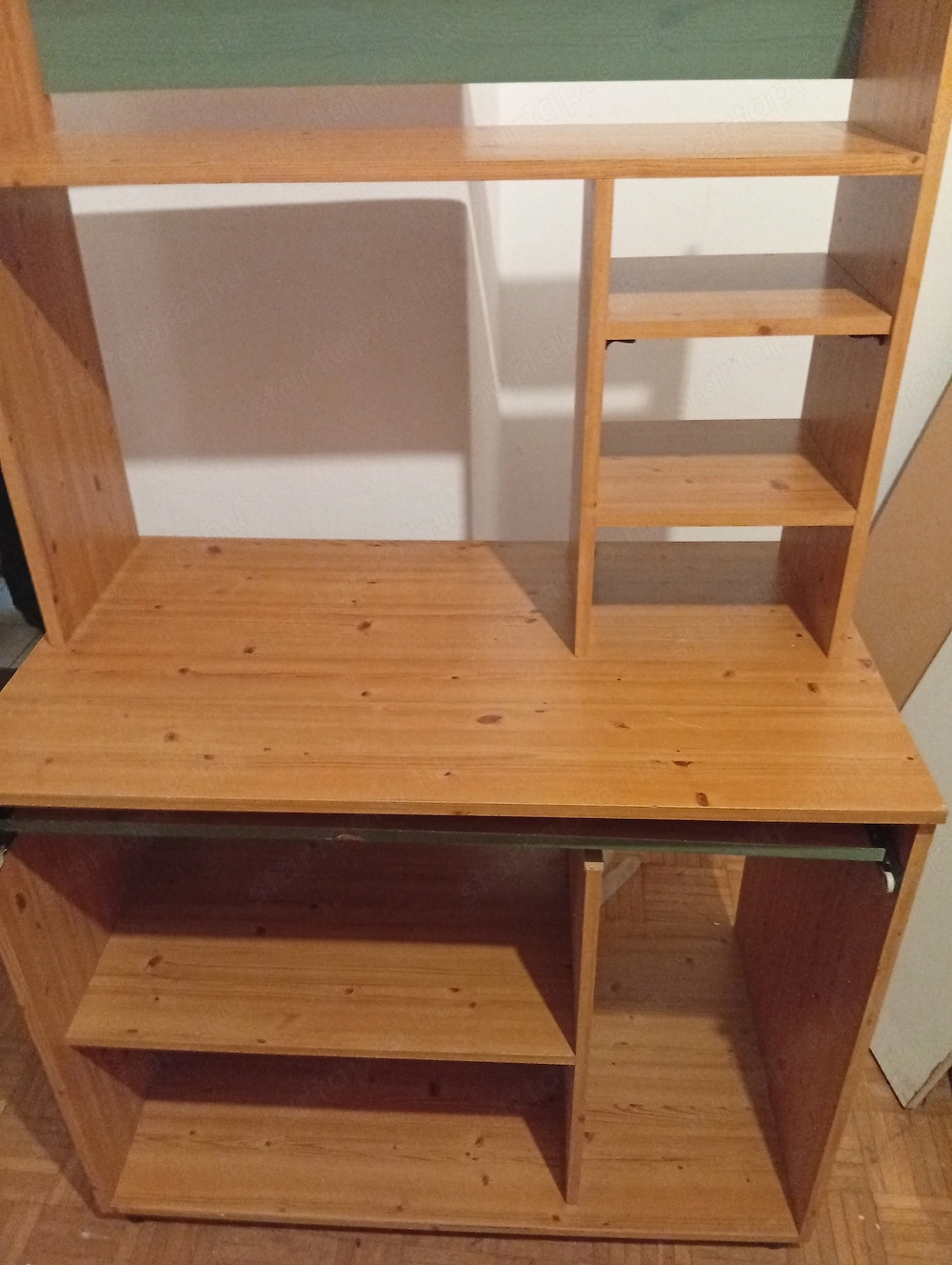 XXXlutz-ban vasárolt számítógép asztal