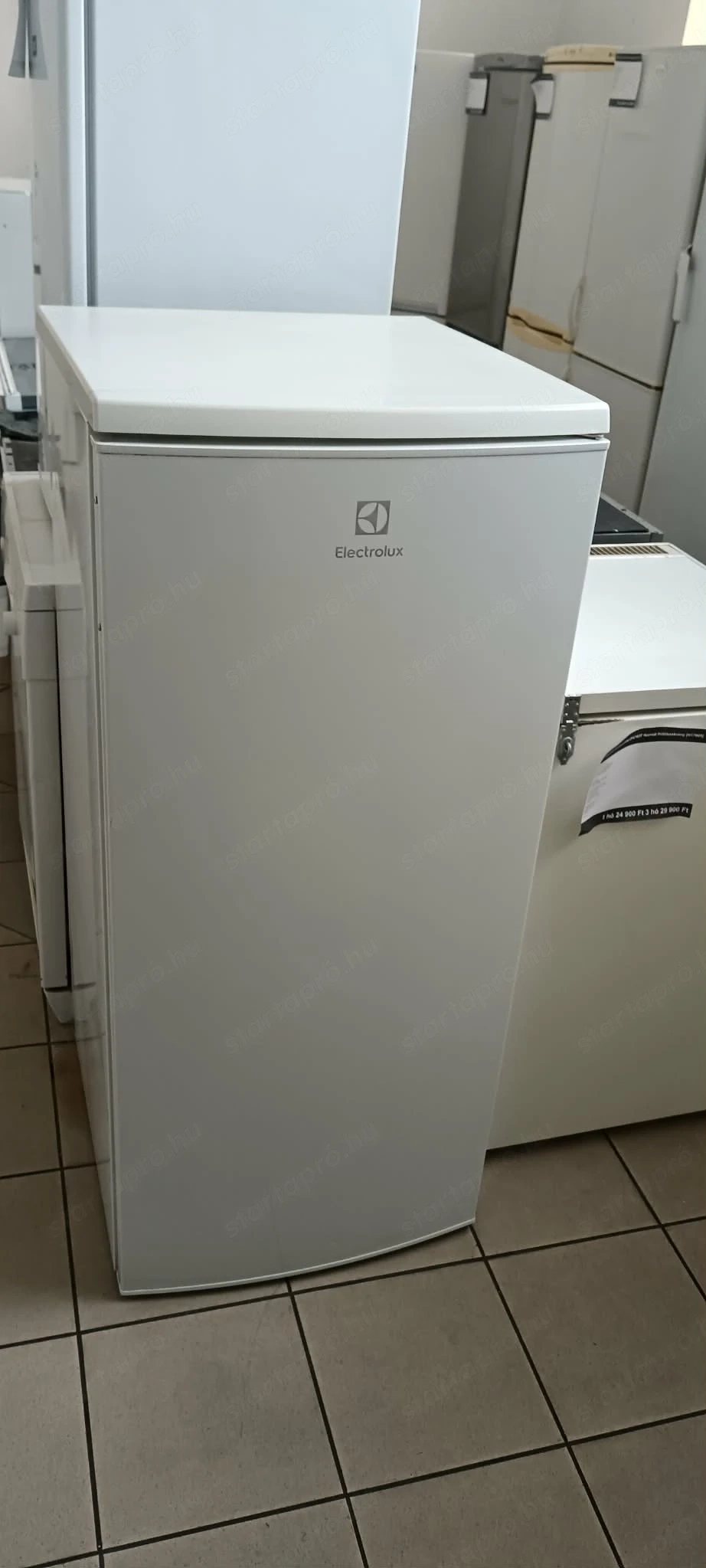 Használt Electrolux ERF2404AOW Normál Hűtőszekrény [H17649] 1-3 hónap garanciával