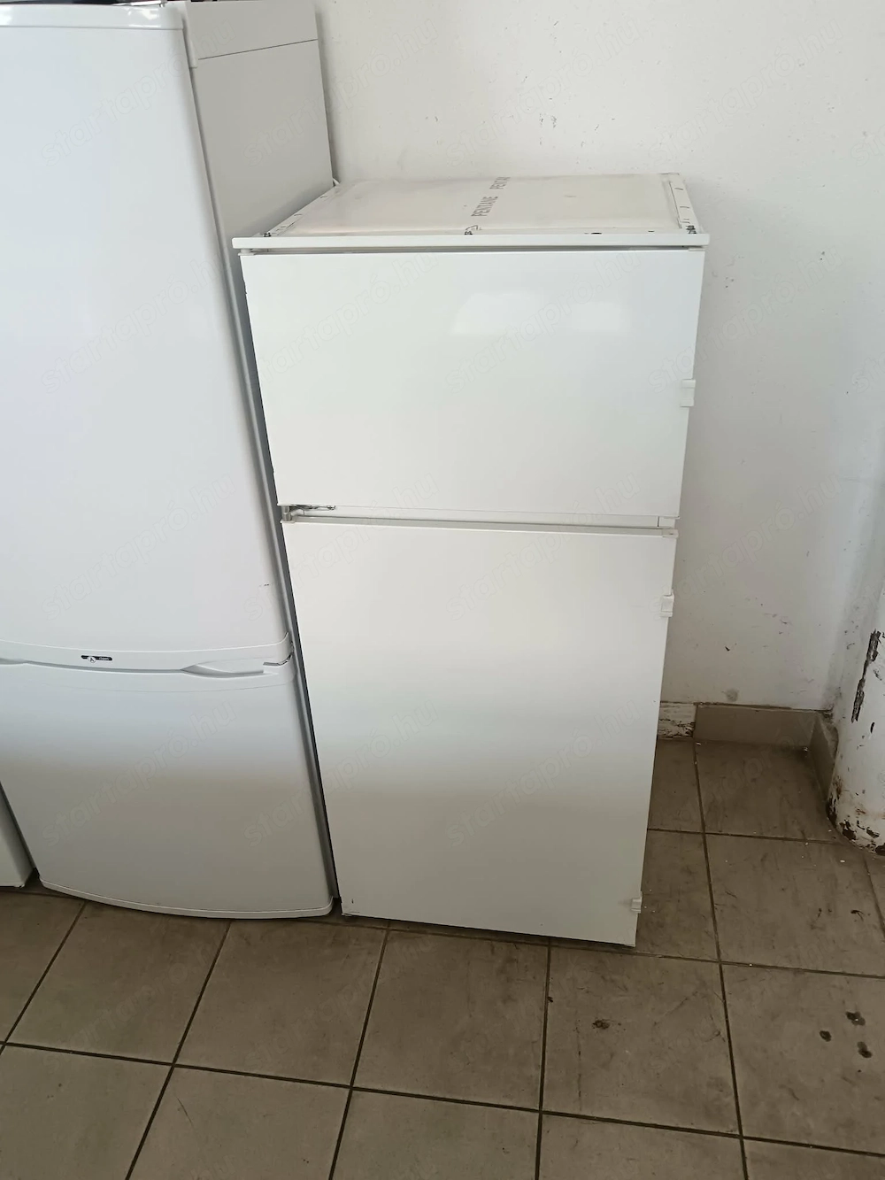 Használt Zanussi ZBT3204 Beépíthető felülfagyasztós hűtőszekrény [H17651] 1-3 hónap garanciával