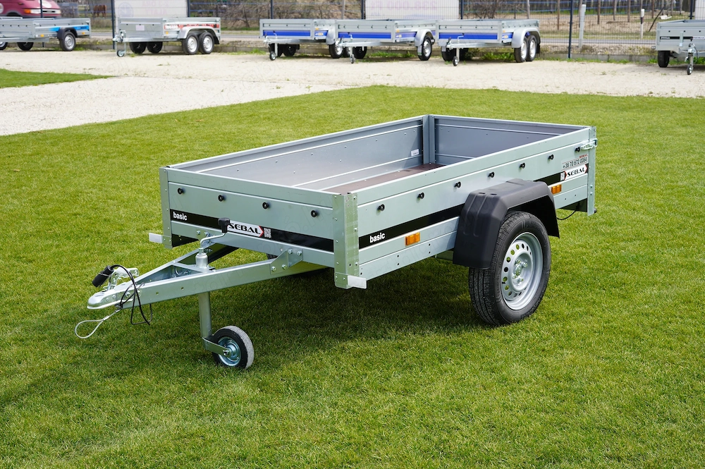 Áprilisi akcióval - új utánfutó (201x106cm) forgalomba helyezve - bruttó 390.000 Ft