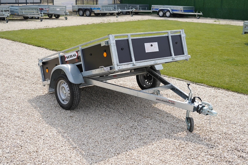 Áprilisi akcióval - új billenős utánfutó (200x132cm) forgalomba helyezve - bruttó 505.000 Ft