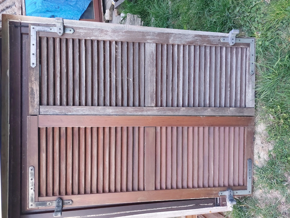 1 pár sz;98 m;132cm fa zsalugáter szárnyak ablakra kép szerinti állapot eladó-cserélhető ára;15 ezer