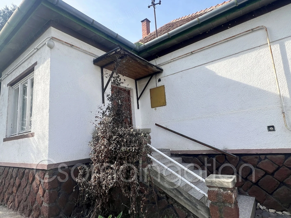 Babót   összkomfortos 2 szoba nappalis ház eladó