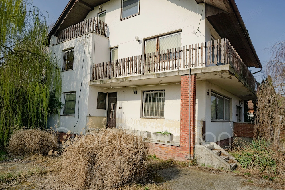  Abda - központban, egyedi, sok lehetőséget kínáló 240 m2-es családi ház ELADÓ