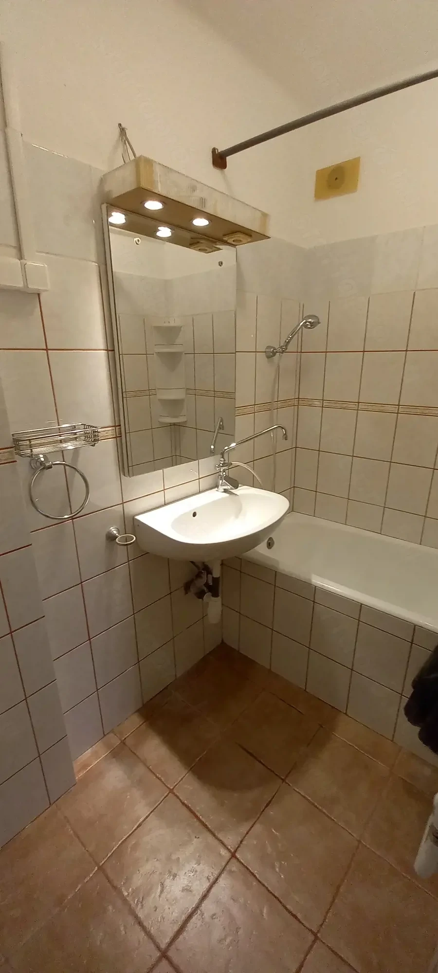 Miskolc Győri kapui 2 szobás felújított erkélyes klímás szigetelt lakás engedménnyel eladdó 