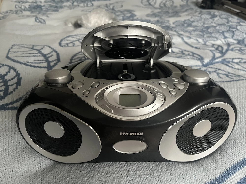 Eladó Hyundai CD Lejátszó