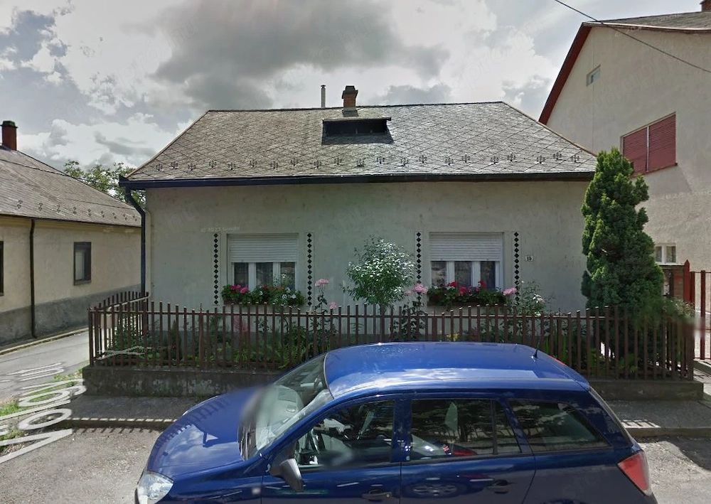 Abasár központi részén családi ház eladó