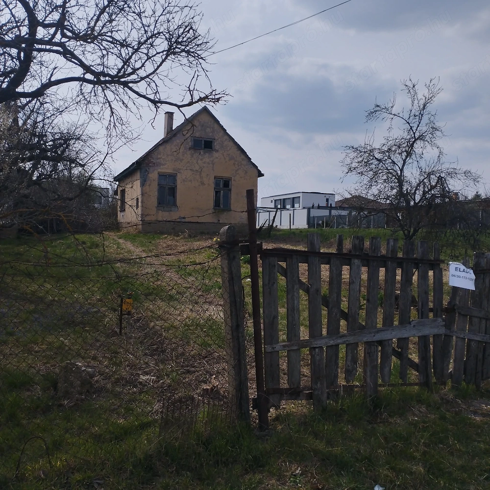 Eladó építési telek 