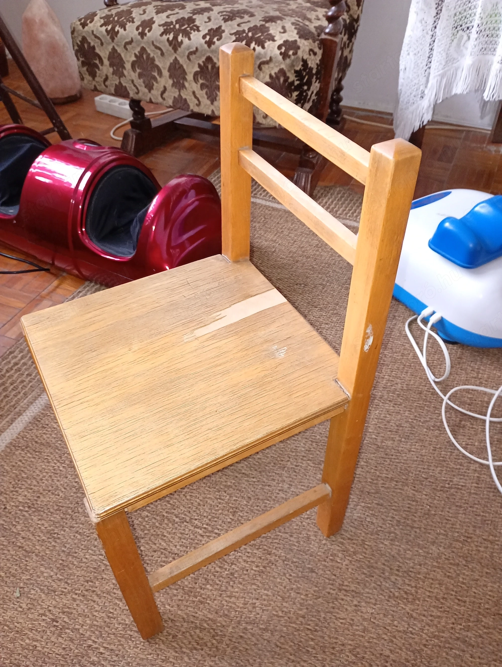 ovodai gyerek kis szék eladó 1db 5000ft óbuda a képeken jól látható állapotba személyesn óbudán lakc