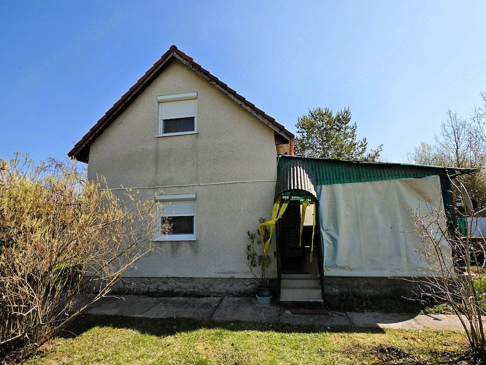 Dömsöd, 2 szintes nyaraló, a Ráckevei Duna közelében eladó!