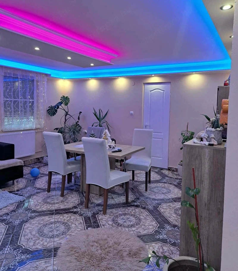 Monor zártkerti részén, 4 szoba + 2 nappalis ház 1860 m2 telekkel