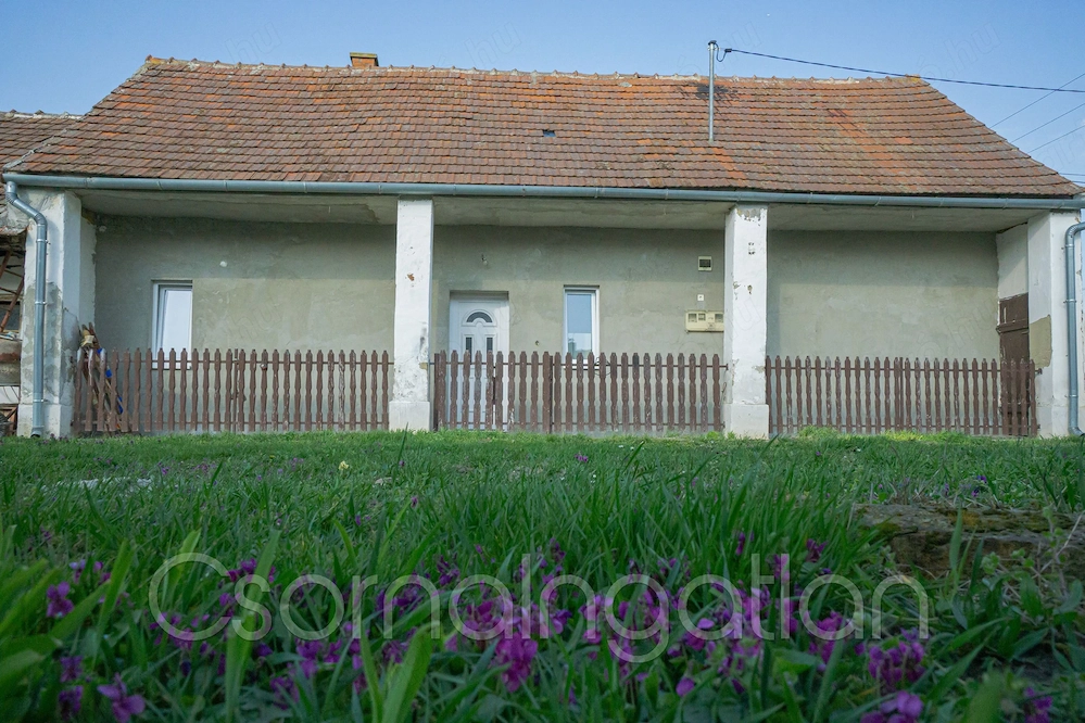 Bágyogszovát - részben felújított kis alapterületű parasztház eladó