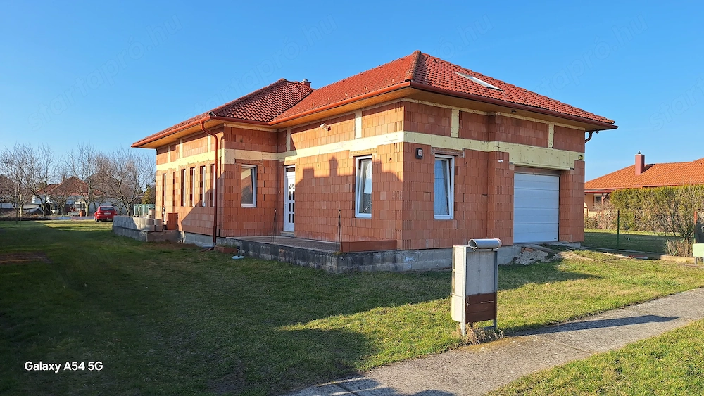 Eladó családi ház Lébényben