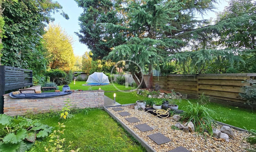 Rákosszentmihályon, egyedi hangulatú, családi ház eladó!