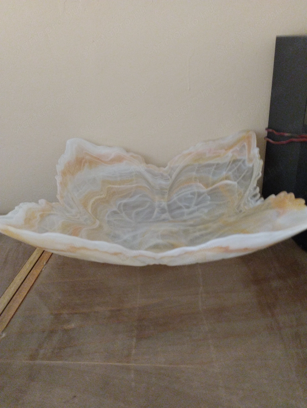 Teljesen új, egyszer sem használt 