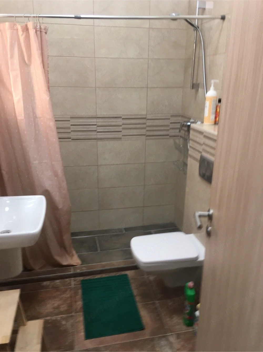 kiváló állapotu 3 szobás. családi ház kiadó