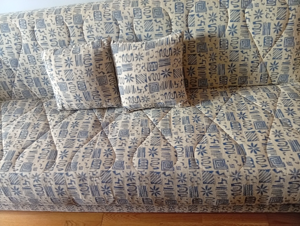 Tiszta, azonnal használható kanapé eladó 