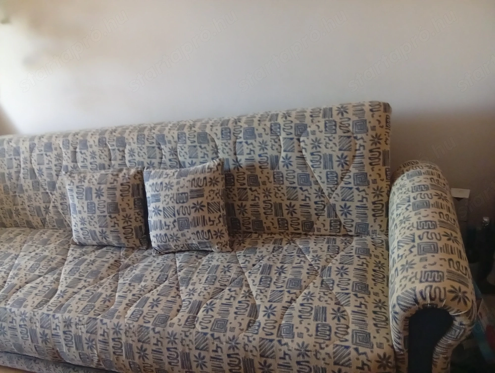 Tiszta, azonnal használható kanapé eladó 