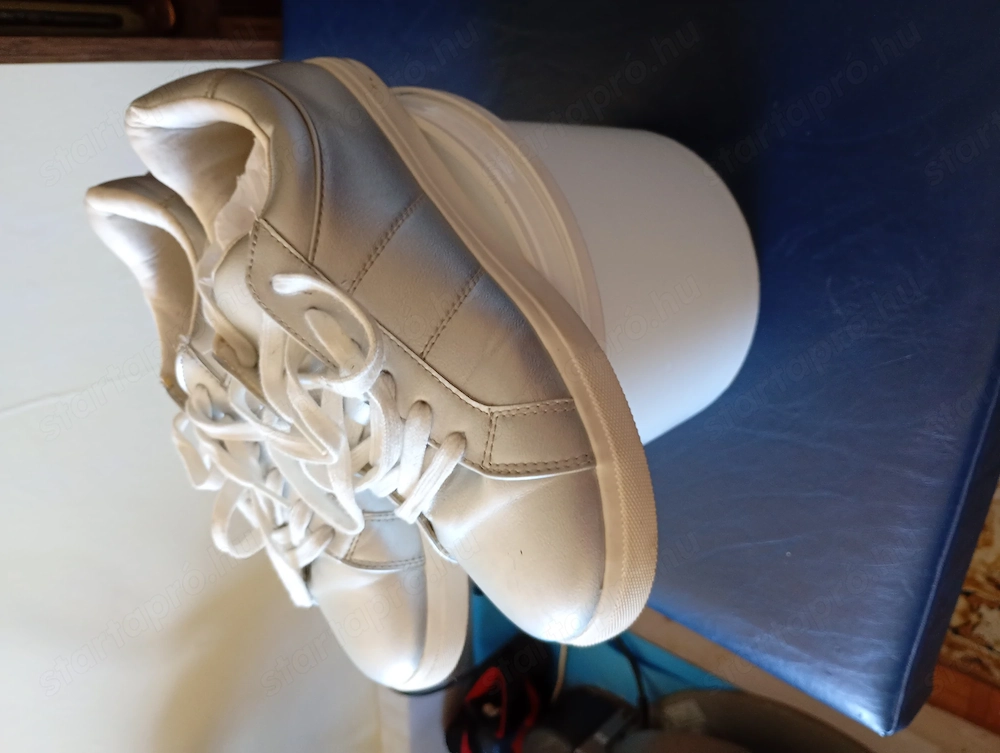 Dorothy Perkins ezüstszínű sneaker női cipő 40 3000ft óbuda  A képen látható lábbeli egy pár Dorothy