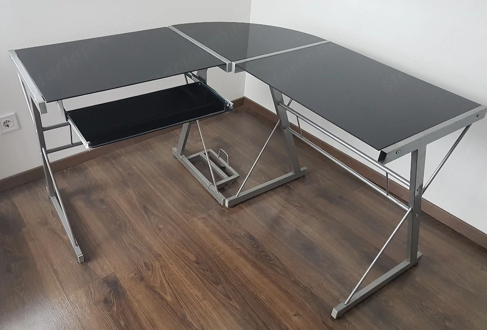 Sarok, üveg, fém számítógép asztal