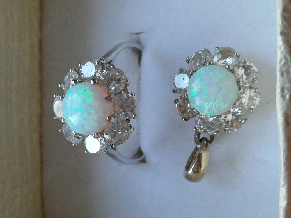 14 K csodaszép, mutatós fehér arany-opál gyűrű medállal eladó, ÚJ