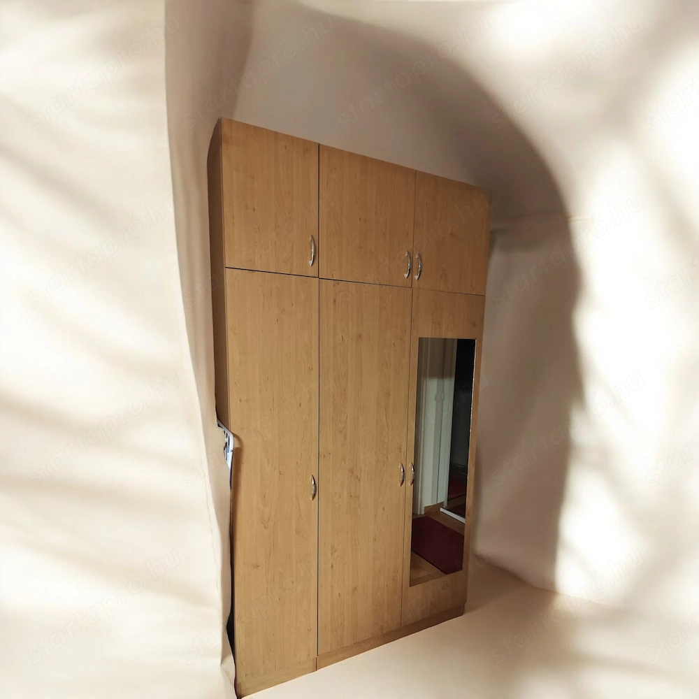 Tükrös gardrób szekrény eladó!