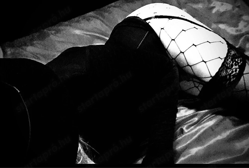 Lányos Travi, Aktiv Férfit keres!