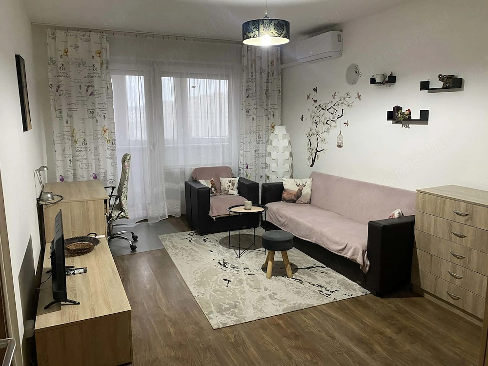 Óbuda Flórián tér közelében fiatalos  igényesen bútorozott gépesített lakás kiadó!