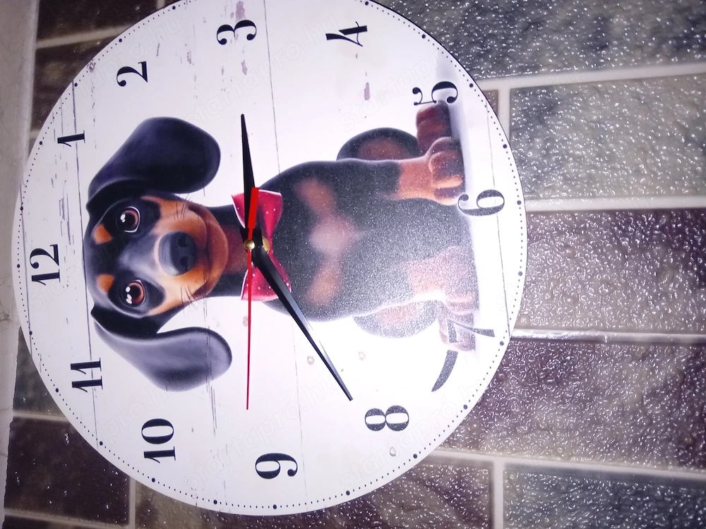 Egyedi tacsis faliora