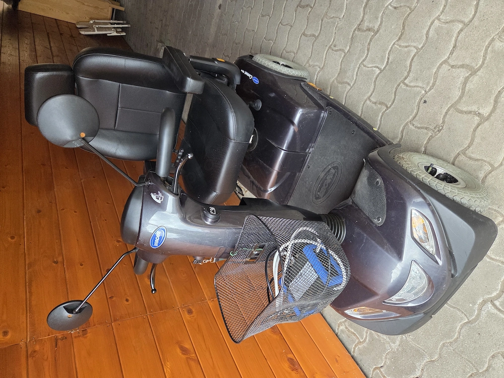 Invacare Alpine Comet moped