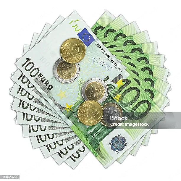 Kölcsönök: Mezőgazdasági, ipari és ingatlanügyletek, 10 000 eurótól 95 000 000 euróig.  Finanszírozá