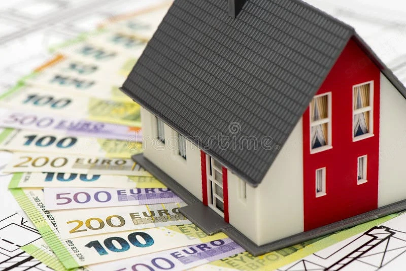 Kölcsönök: Mezőgazdasági, ipari és ingatlanügyletek, 10 000 eurótól 95 000 000 euróig.  Finanszírozá