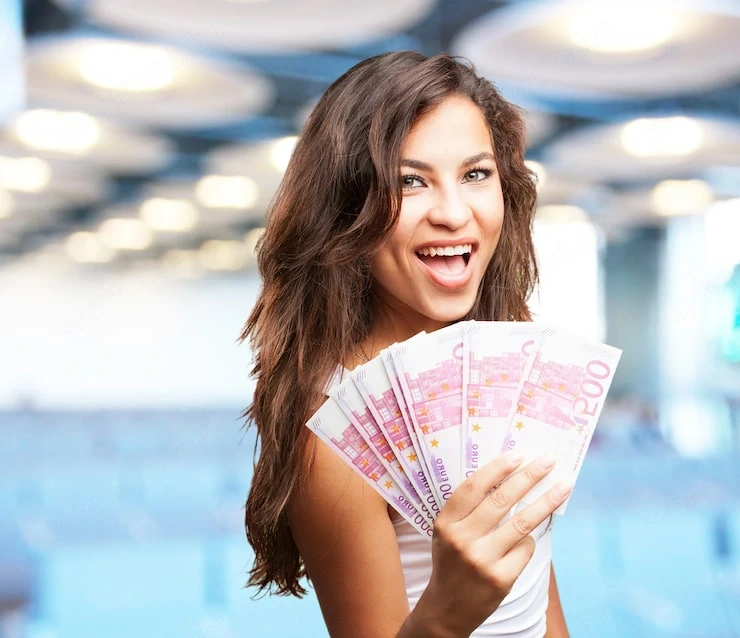 Kölcsönök: Mezőgazdasági, ipari és ingatlanügyletek, 10 000 eurótól 95 000 000 euróig.  Finanszírozá