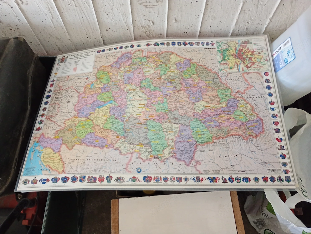 Stiefel kétoldalas, laminált könyökalátét, amely a Magyar Szent Korona országait ábrázolj 3000ft óbu